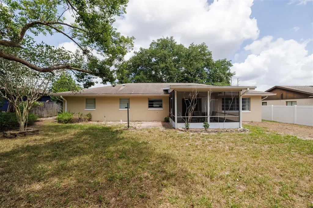 1987 S Old Mill Drive Deltona FL 32725