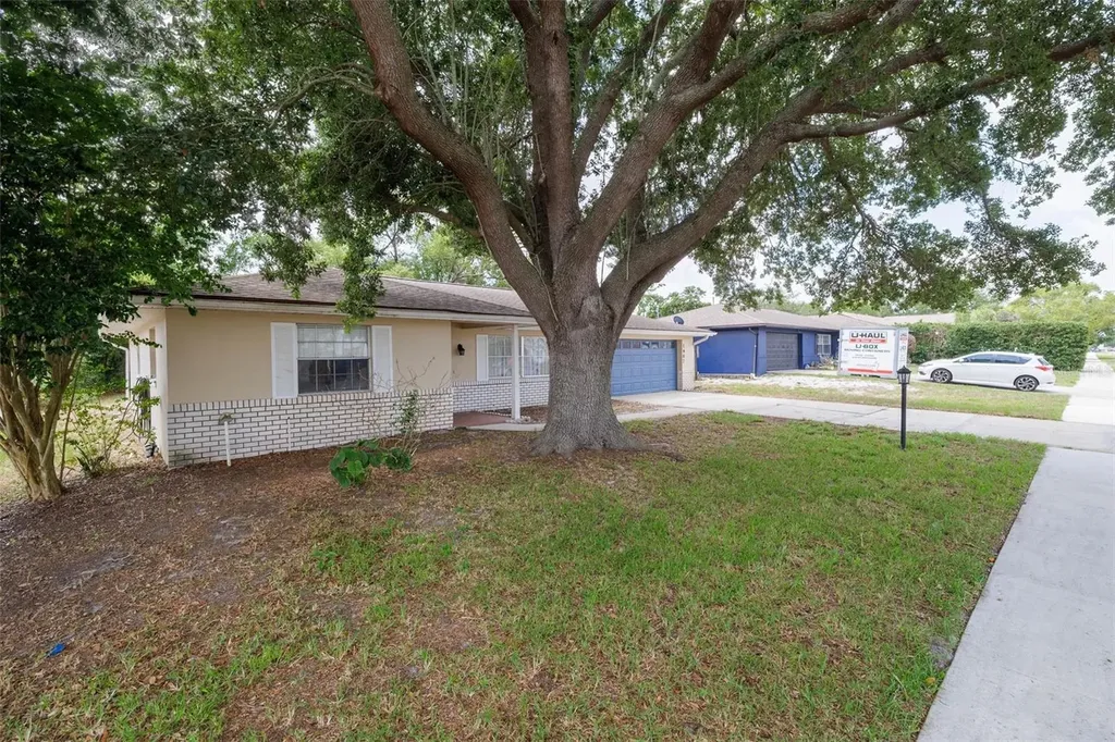 1987 S Old Mill Drive Deltona FL 32725