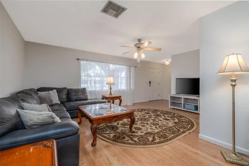 1987 S Old Mill Drive Deltona FL 32725