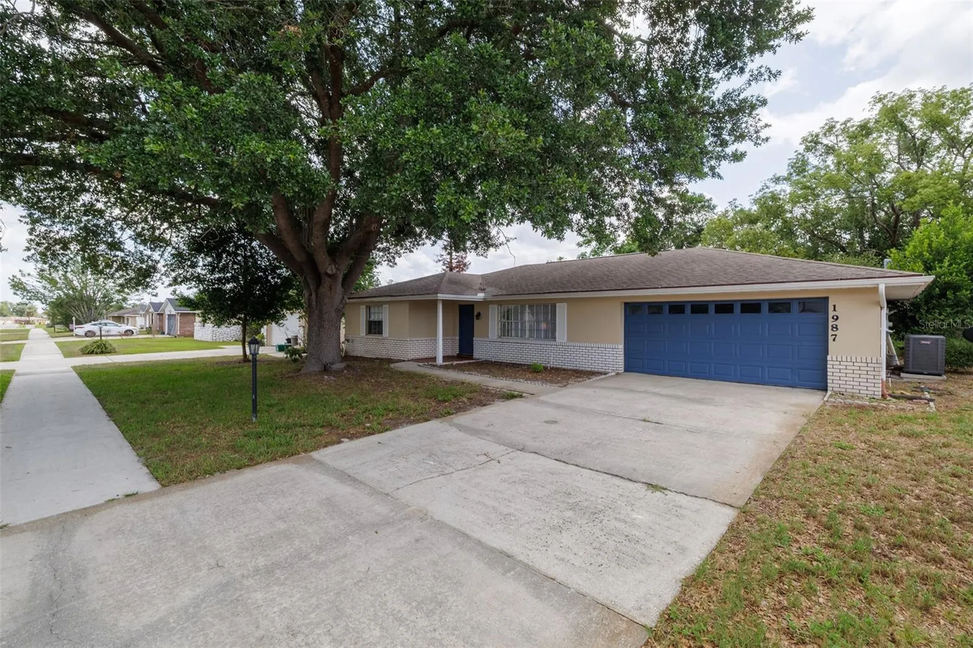 1987 S Old Mill Drive Deltona FL 32725
