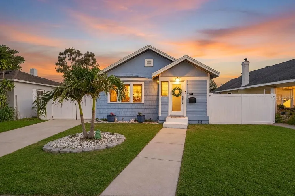 2561 13th Avenue N St Petersburg FL 33713