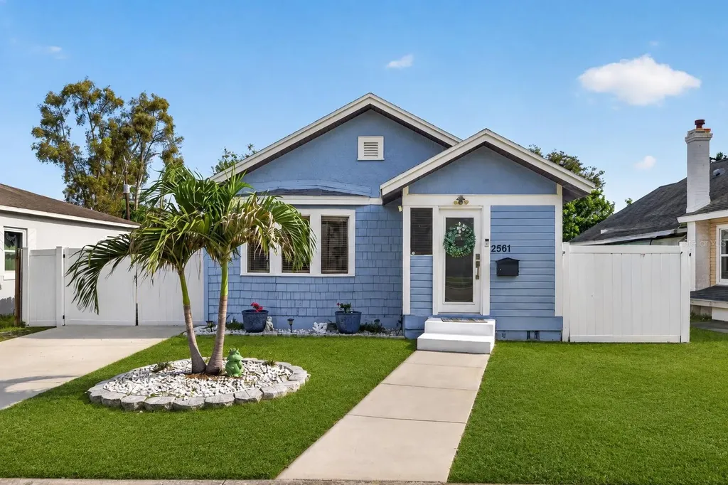 2561 13th Avenue N St Petersburg FL 33713