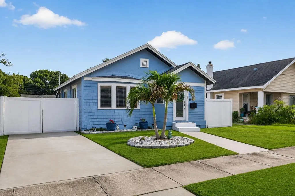 2561 13th Avenue N St Petersburg FL 33713