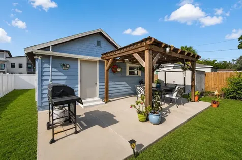 2561 13th Avenue N St Petersburg FL 33713