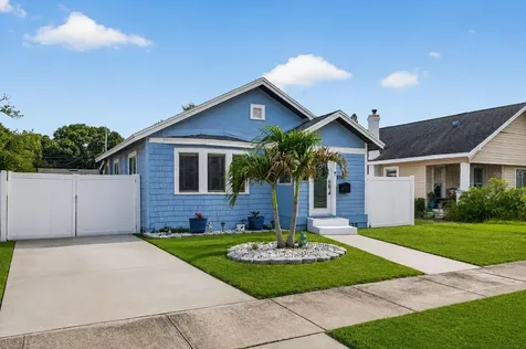 2561 13th Avenue N St Petersburg FL 33713