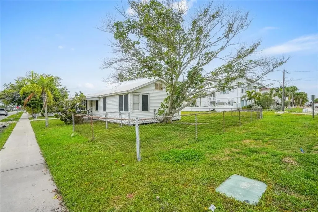 121 48th Street Holmes Beach FL 34217