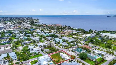 121 48th Street Holmes Beach FL 34217