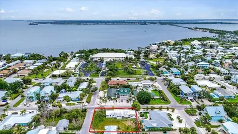 121 48th Street Holmes Beach FL 34217