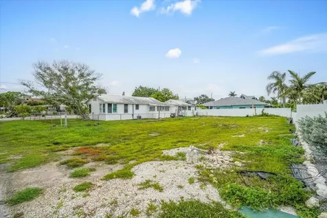 121 48th Street Holmes Beach FL 34217