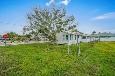 121 48th Street Holmes Beach FL 34217