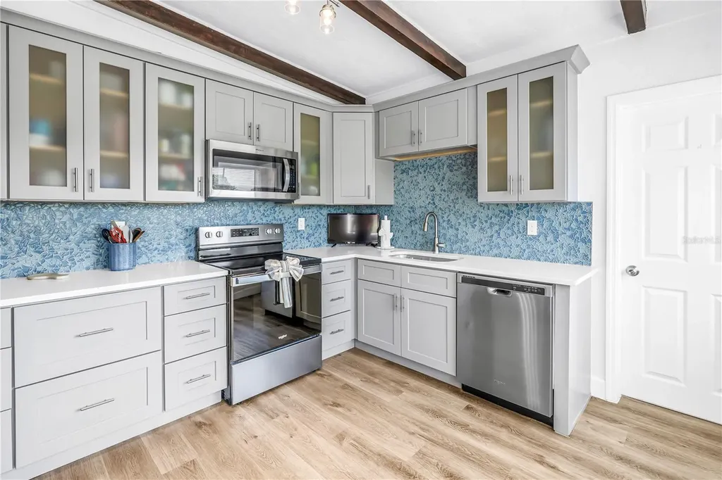 7599 Meadowlawn Drive N St Petersburg FL 33702