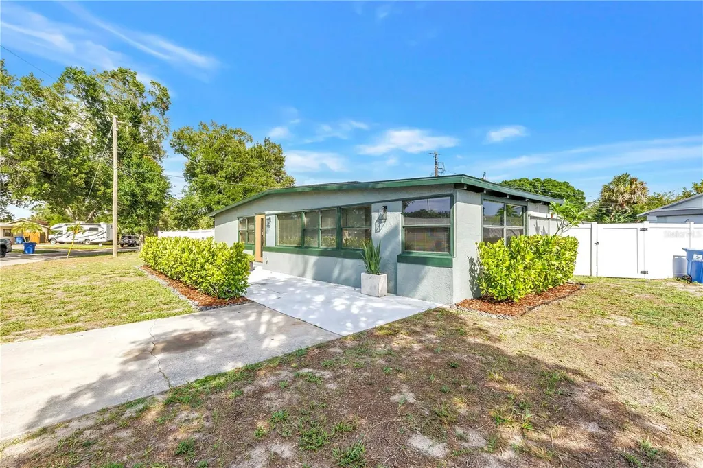 7599 Meadowlawn Drive N St Petersburg FL 33702