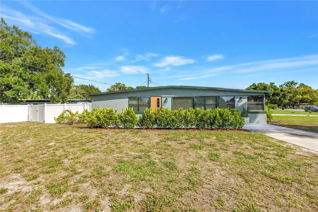7599 Meadowlawn Drive N St Petersburg FL 33702