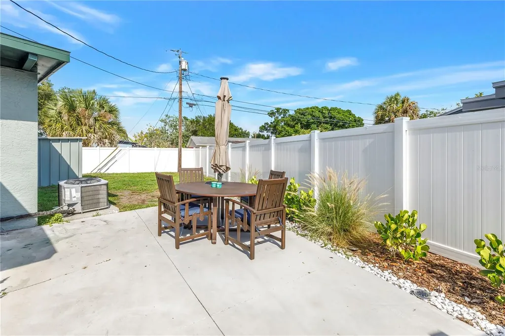 7599 Meadowlawn Drive N St Petersburg FL 33702