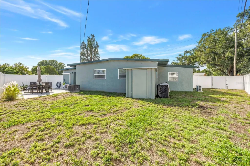 7599 Meadowlawn Drive N St Petersburg FL 33702