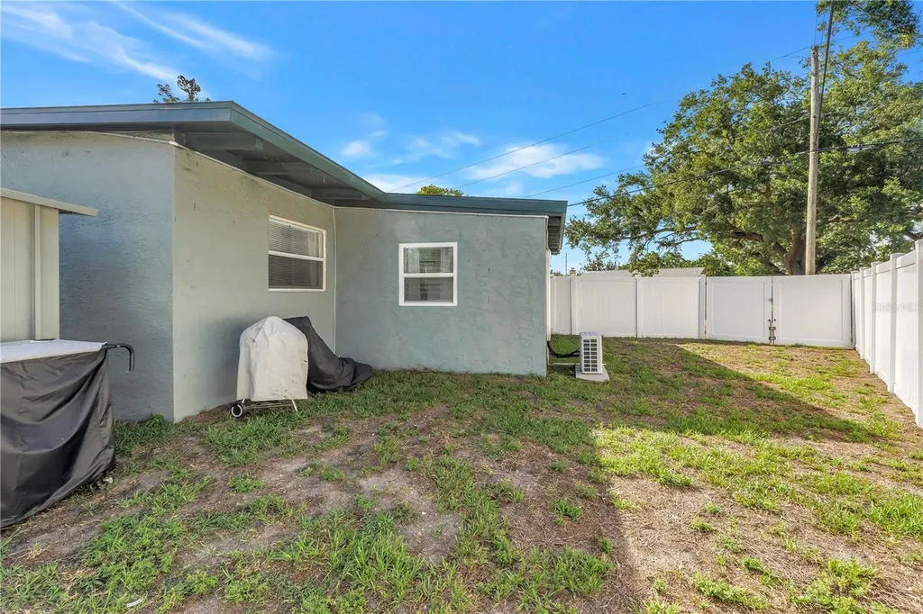 7599 Meadowlawn Drive N St Petersburg FL 33702