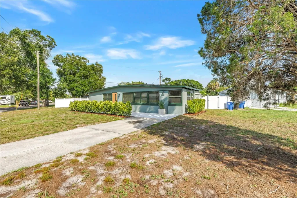 7599 Meadowlawn Drive N St Petersburg FL 33702