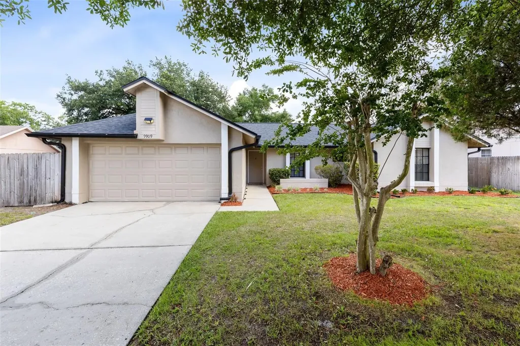 9909 Earlston Street Orlando FL 32817