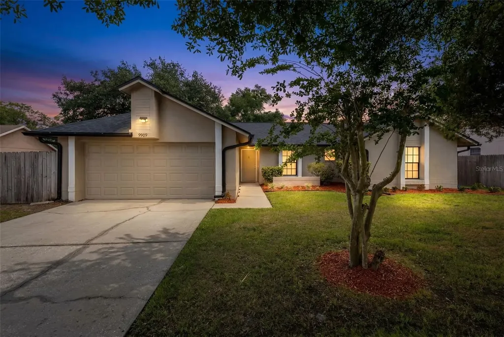 9909 Earlston Street Orlando FL 32817