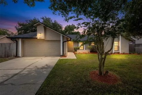 9909 Earlston Street Orlando FL 32817
