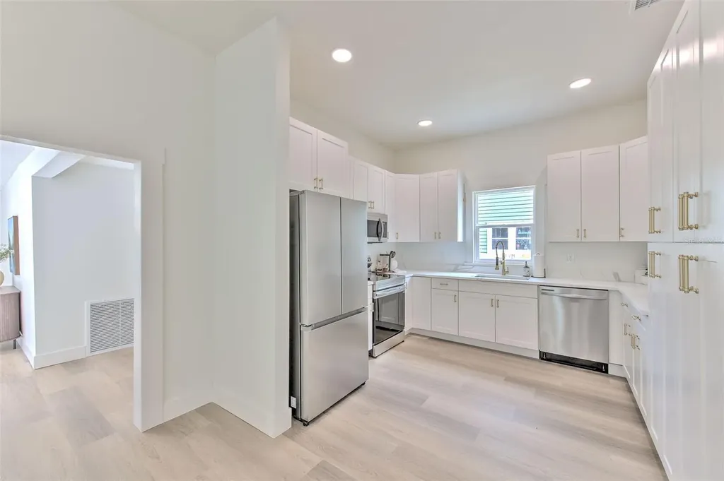 808 7th Street N St Petersburg FL 33701