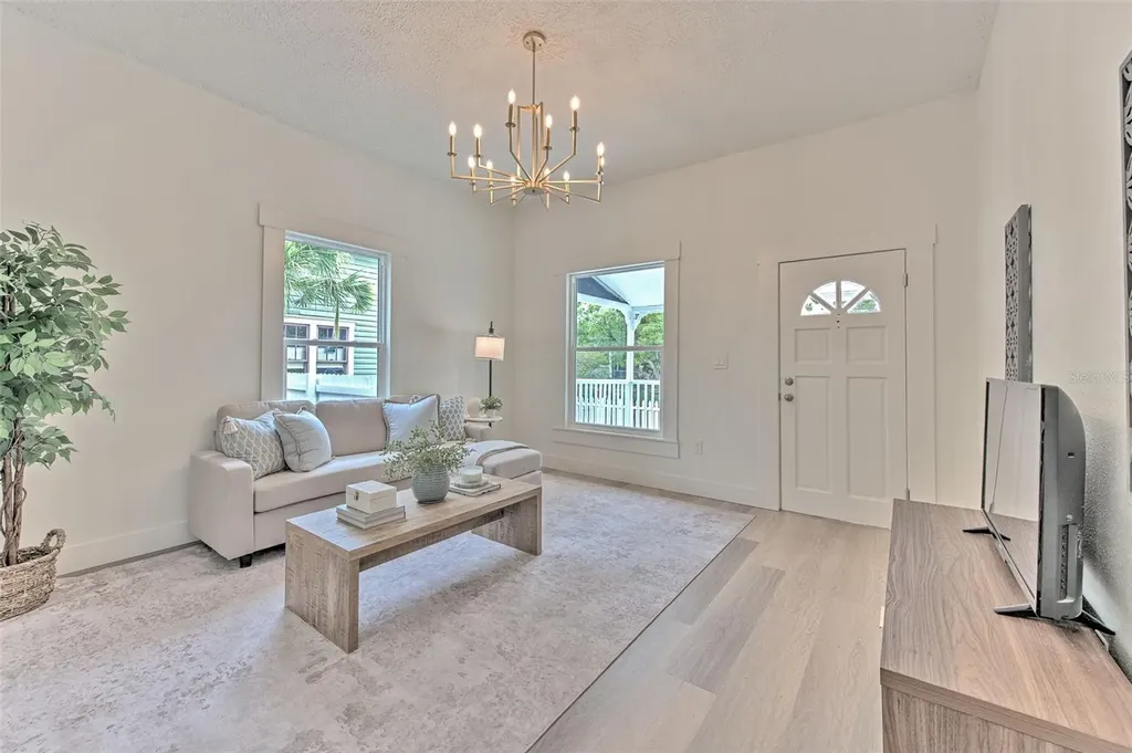 808 7th Street N St Petersburg FL 33701