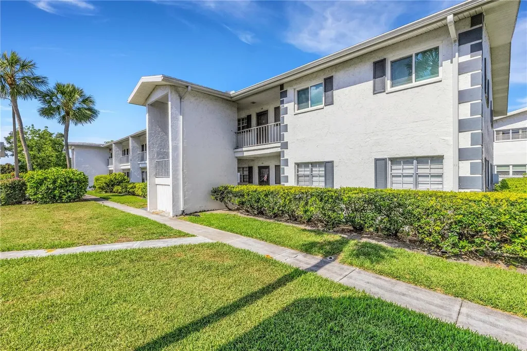 105 47th Avenue Drive W Bradenton FL 34207
