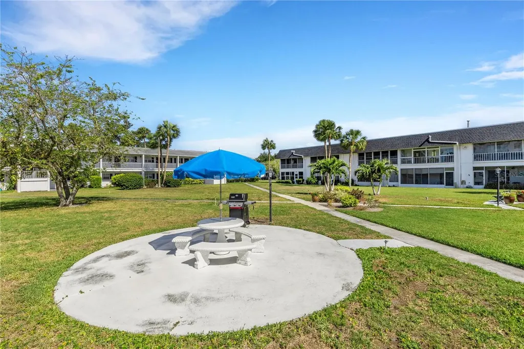 105 47th Avenue Drive W Bradenton FL 34207