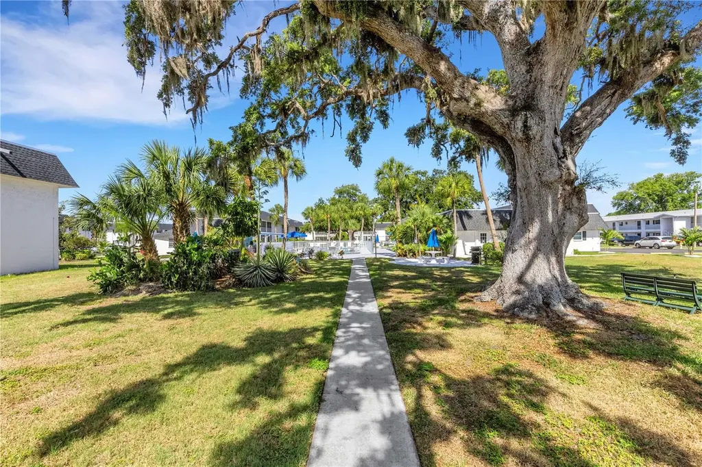 105 47th Avenue Drive W Bradenton FL 34207