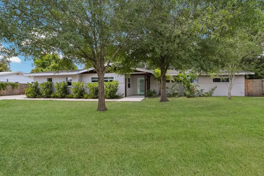 5720 Isanda Place Sarasota FL 34231