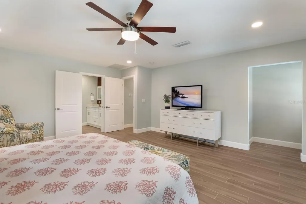 5720 Isanda Place Sarasota FL 34231
