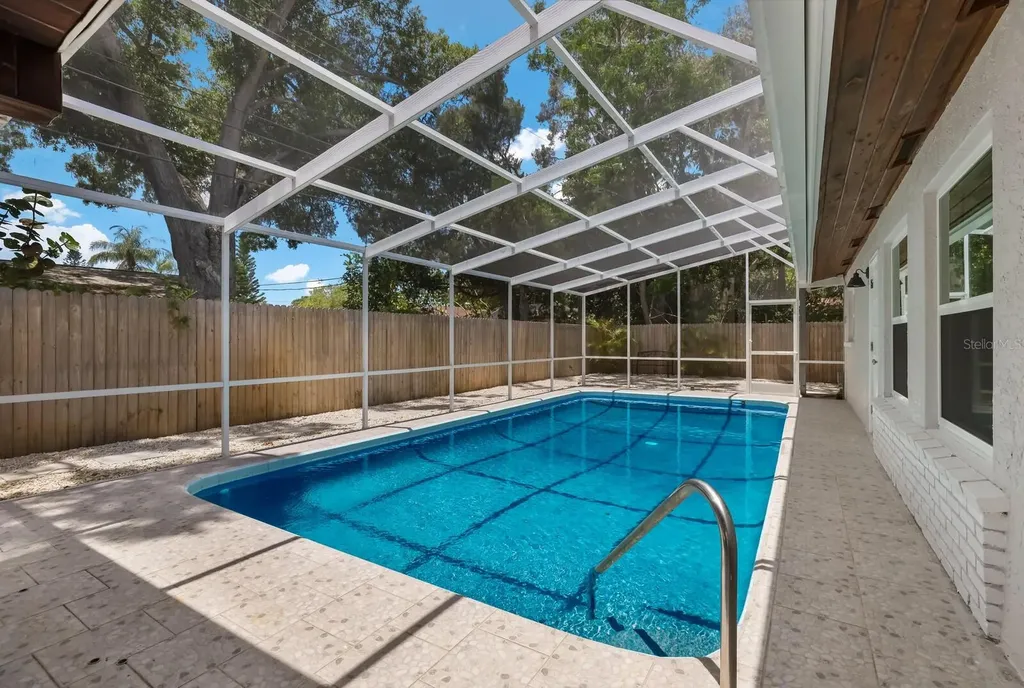 5720 Isanda Place Sarasota FL 34231
