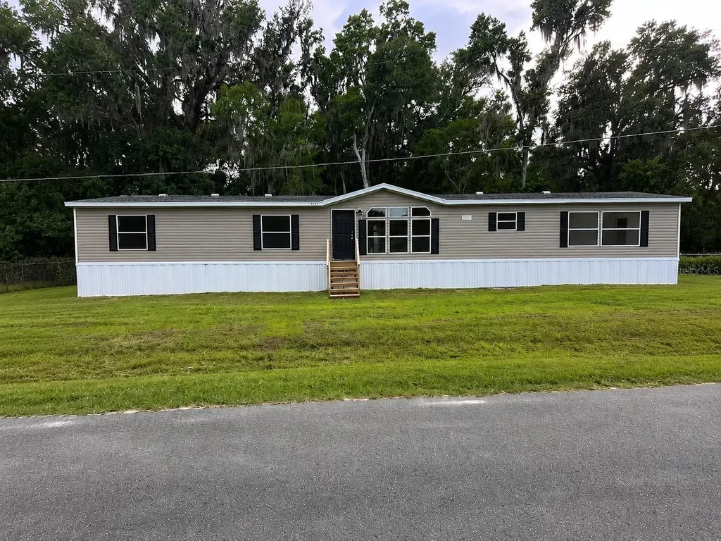 2630 County Road 426c Lake Panasoffkee FL 33538