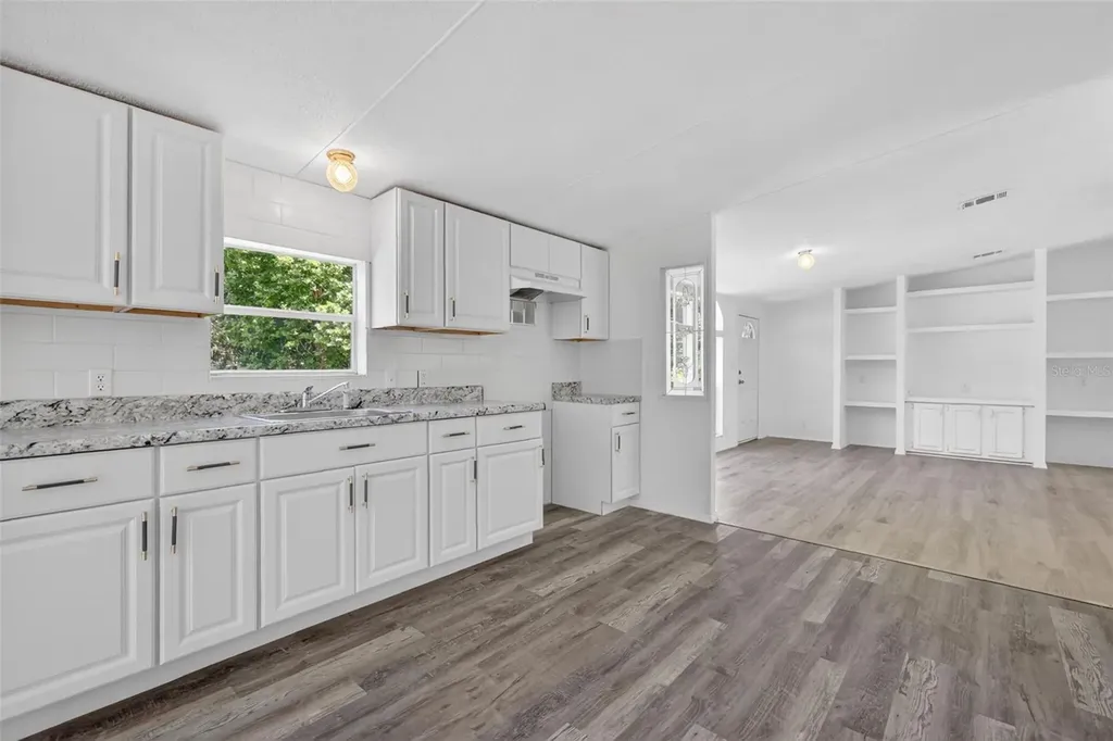 2630 County Road 426c Lake Panasoffkee FL 33538