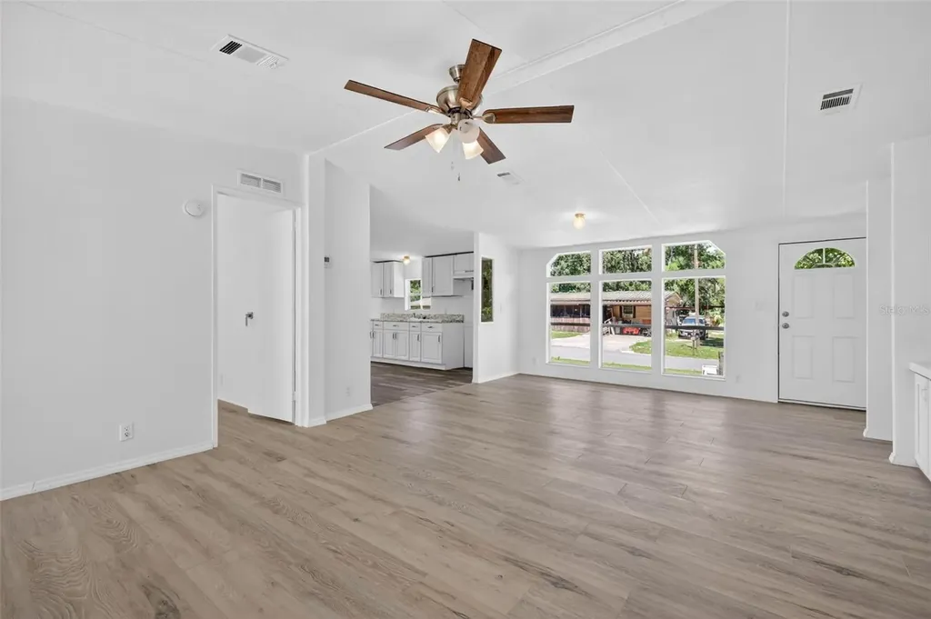 2630 County Road 426c Lake Panasoffkee FL 33538