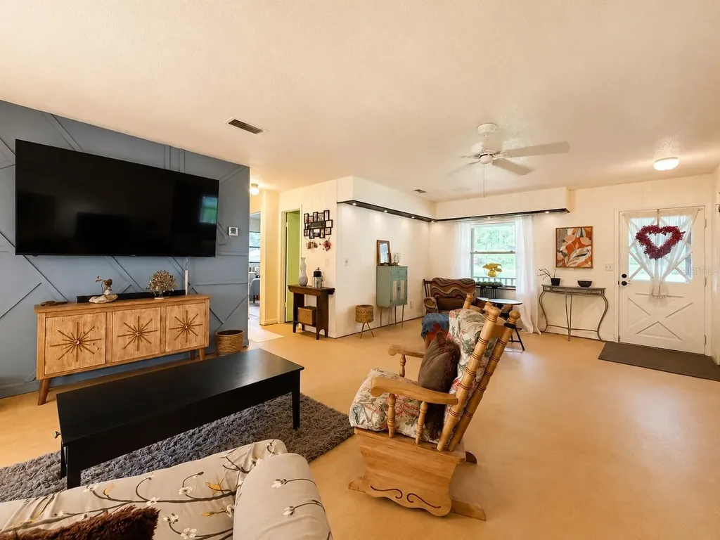 1724 SE 164th Circle Ocklawaha FL 32179