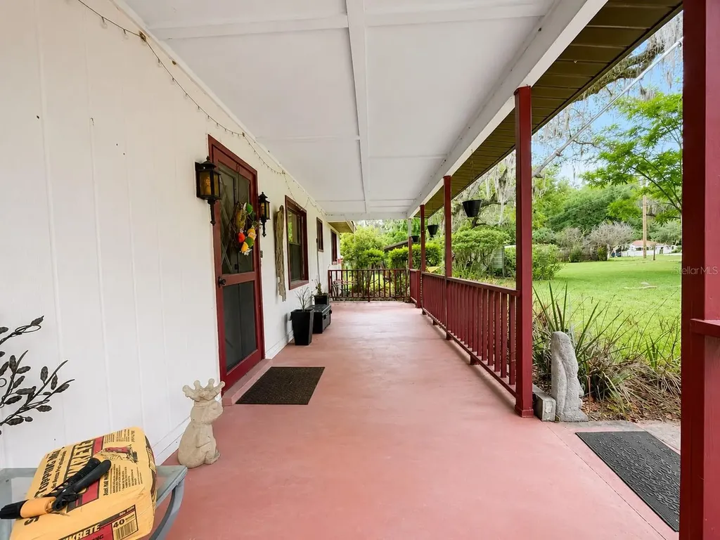 1724 SE 164th Circle Ocklawaha FL 32179