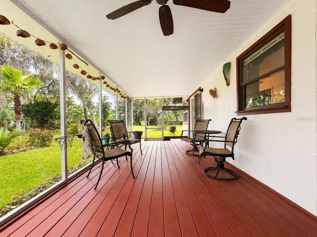 1724 SE 164th Circle Ocklawaha FL 32179