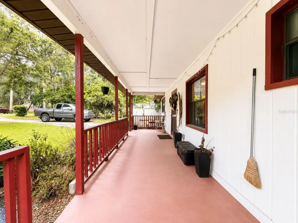 1724 SE 164th Circle Ocklawaha FL 32179
