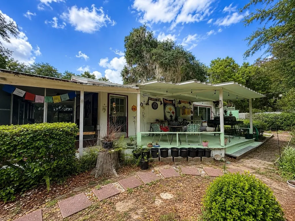 1724 SE 164th Circle Ocklawaha FL 32179