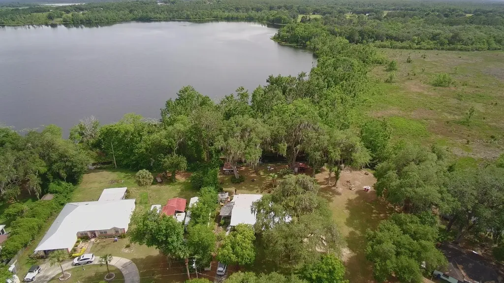 1724 SE 164th Circle Ocklawaha FL 32179