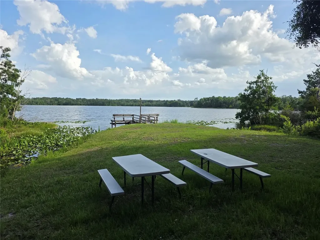1724 SE 164th Circle Ocklawaha FL 32179