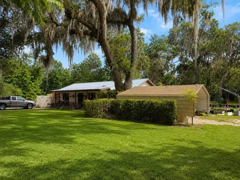 1724 SE 164th Circle Ocklawaha FL 32179
