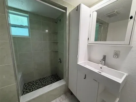 101 W Lemon Street Tarpon Springs FL 34689