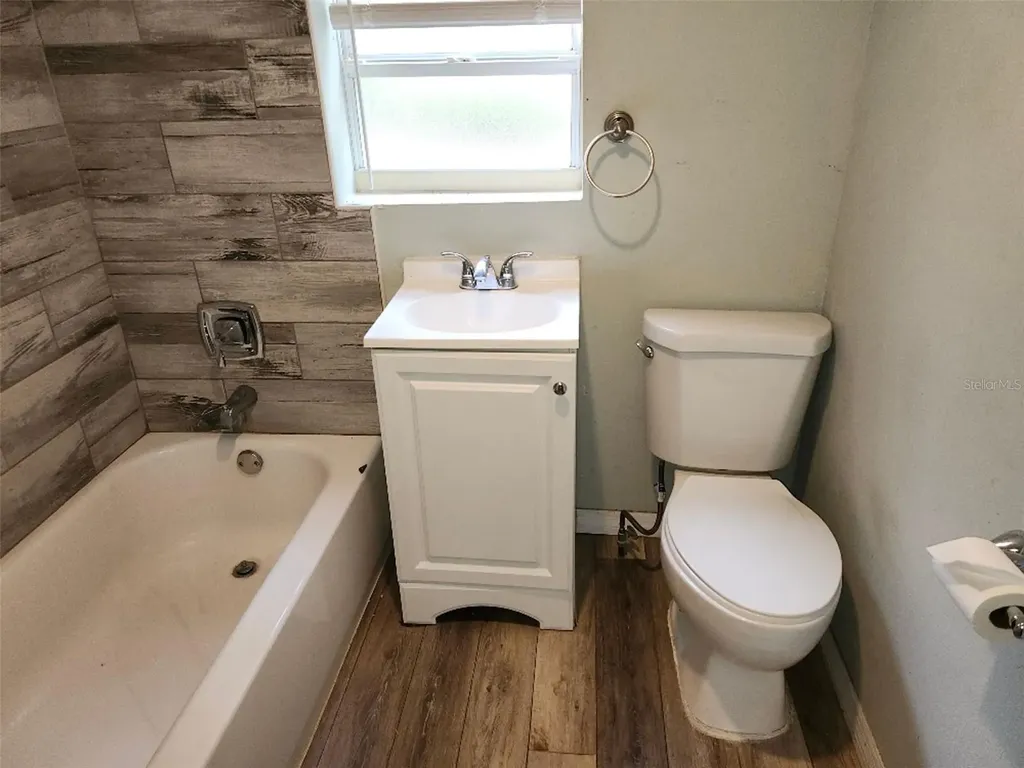 1426 10th Street W Bradenton FL 34205