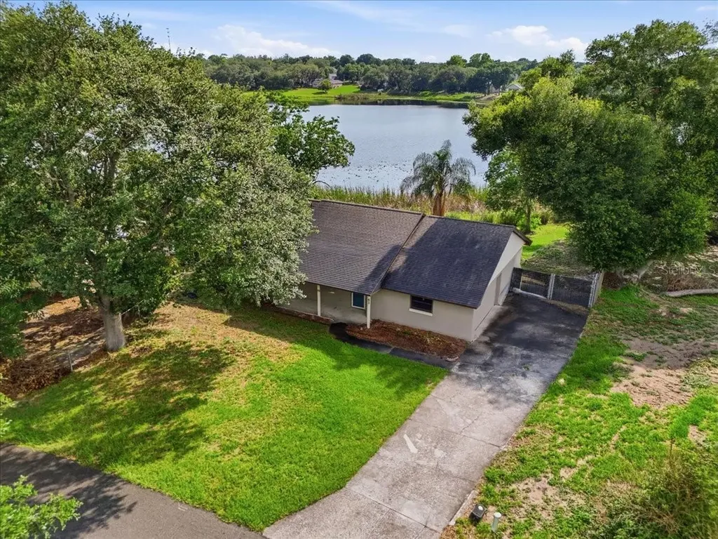 43 Lake Jackson Drive Mascotte FL 34753