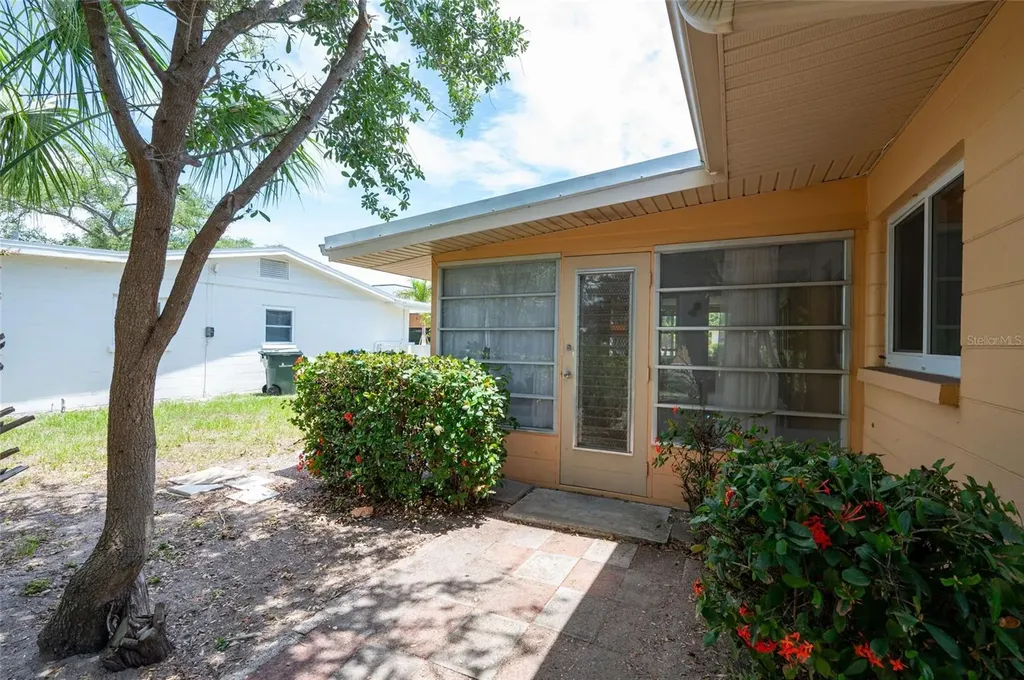 2215 Grove Street Sarasota FL 34239