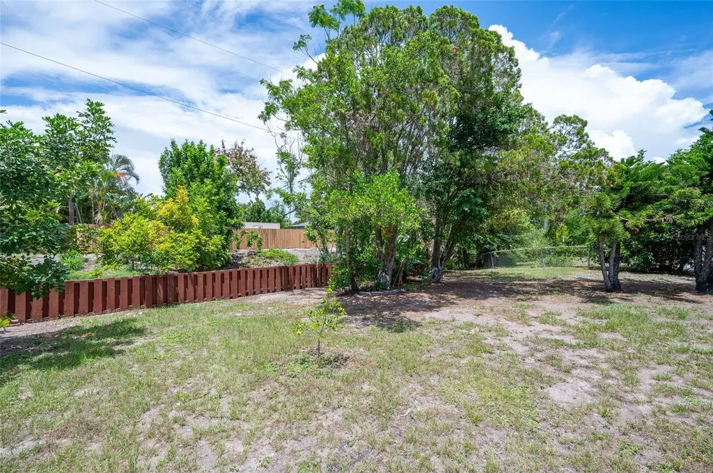 2215 Grove Street Sarasota FL 34239