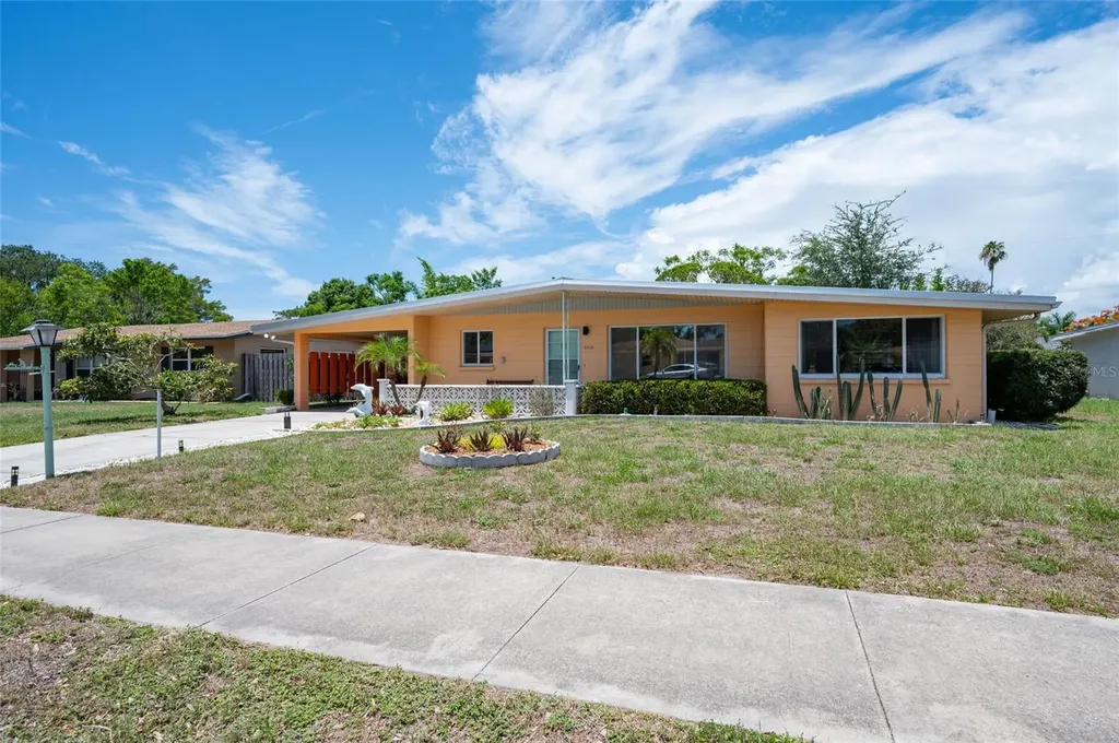 2215 Grove Street Sarasota FL 34239