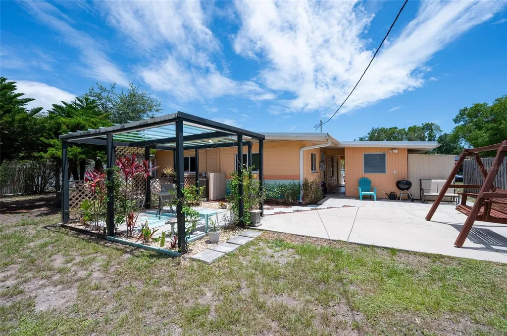 2215 Grove Street Sarasota FL 34239